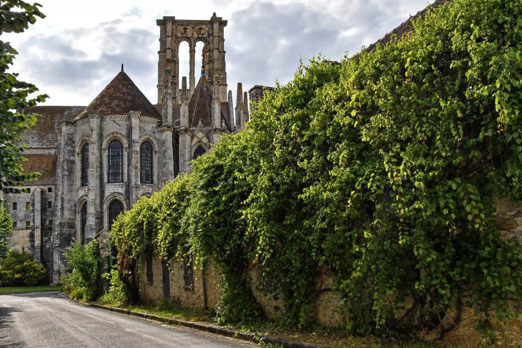 la Basilique de Larchant