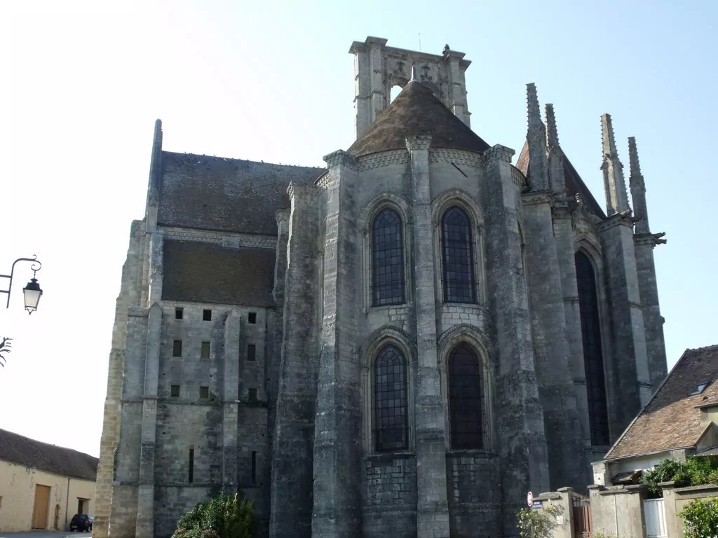 la basilique de Larchant